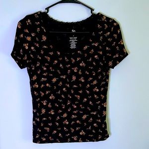Black floral top in the Brand So.in a size small. (Only used once)